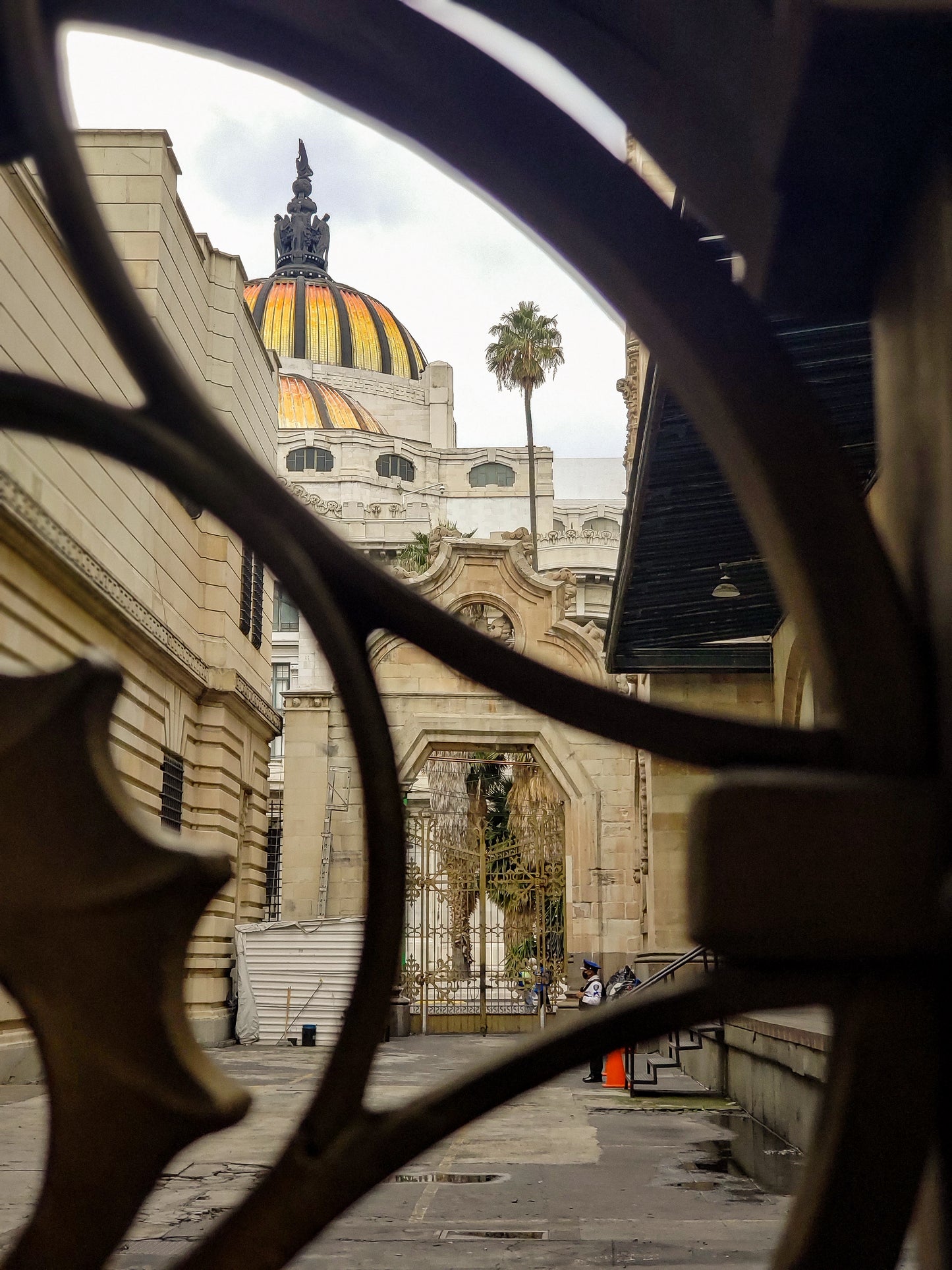Detrás de la puerta