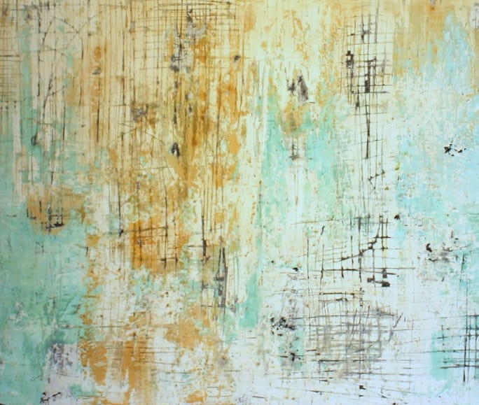 *Mar y Tierra*, en técnica mixta con encaústica, fusiona los elementos del agua y la tierra. Los tonos suaves de azul y terracota, junto con las texturas entrelazadas, representan la interacción fluida entre ambos. Las capas de cera y las marcas lineales sugieren un paisaje de memoria natural y profunda.