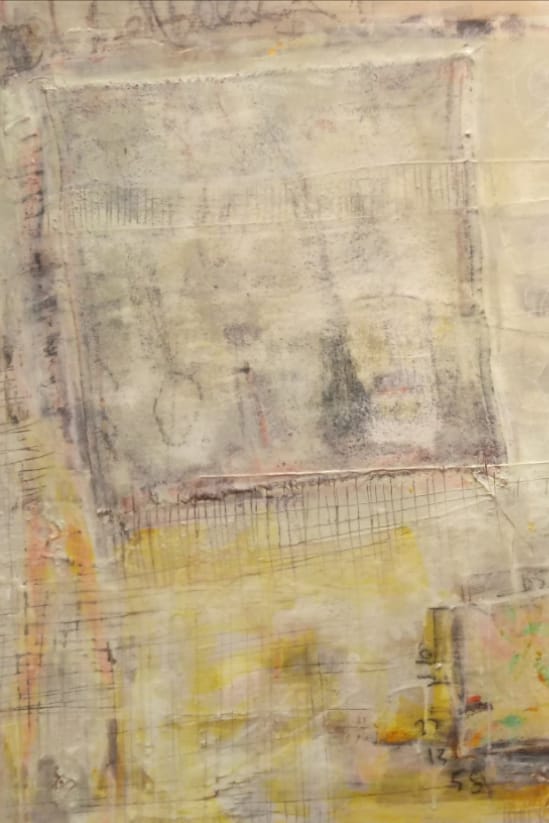 *Mirada Nostálgica* utiliza la técnica mixta con encaústica para evocar una sensación de introspección y melancolía. La paleta suave y las formas difusas sugieren recuerdos vagos y fragmentados. La textura rica de la encaústica refuerza la idea de la memoria atemporal y el paso del tiempo.