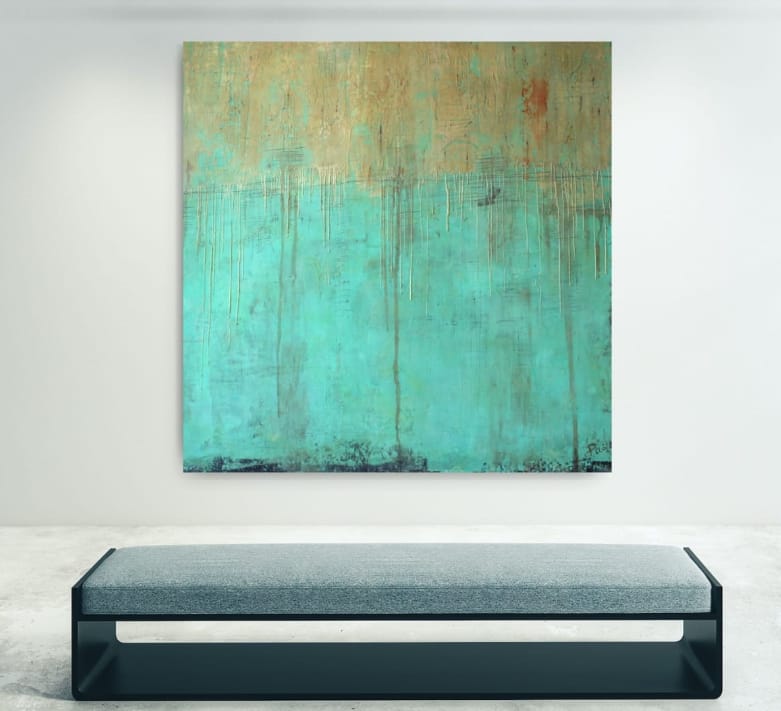 *Mar Turquesa* es una obra de técnica mixta con encaústica que transmite la quietud del mar. La transición suave entre el oro y el turquesa, junto con las gotas de cera, crea una sensación de fluidez y serenidad, mientras que las texturas sutiles sugieren la profundidad y la vastedad del océano.