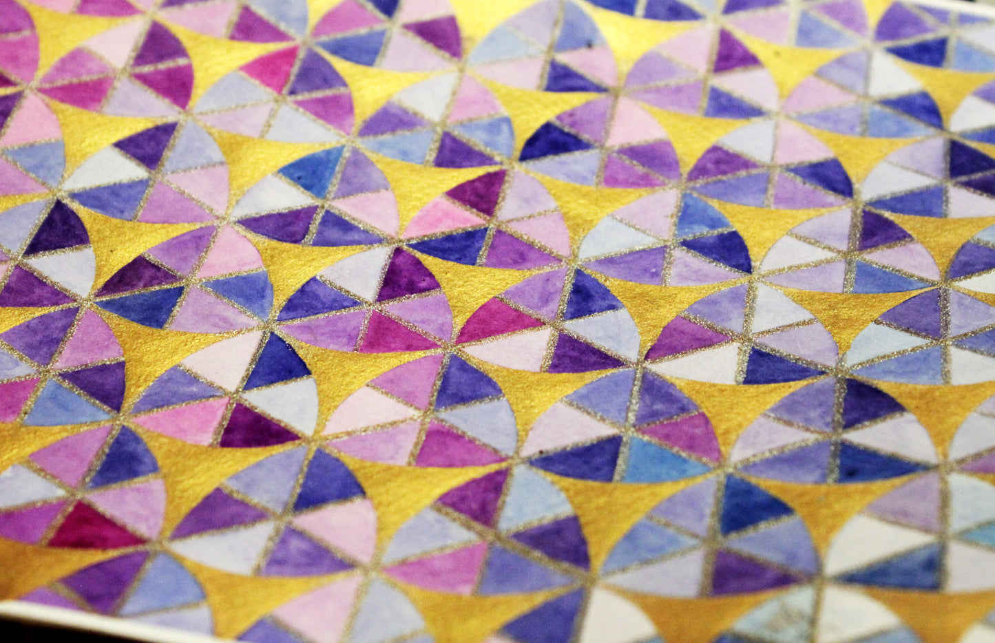 Triángulos rosa azul morado