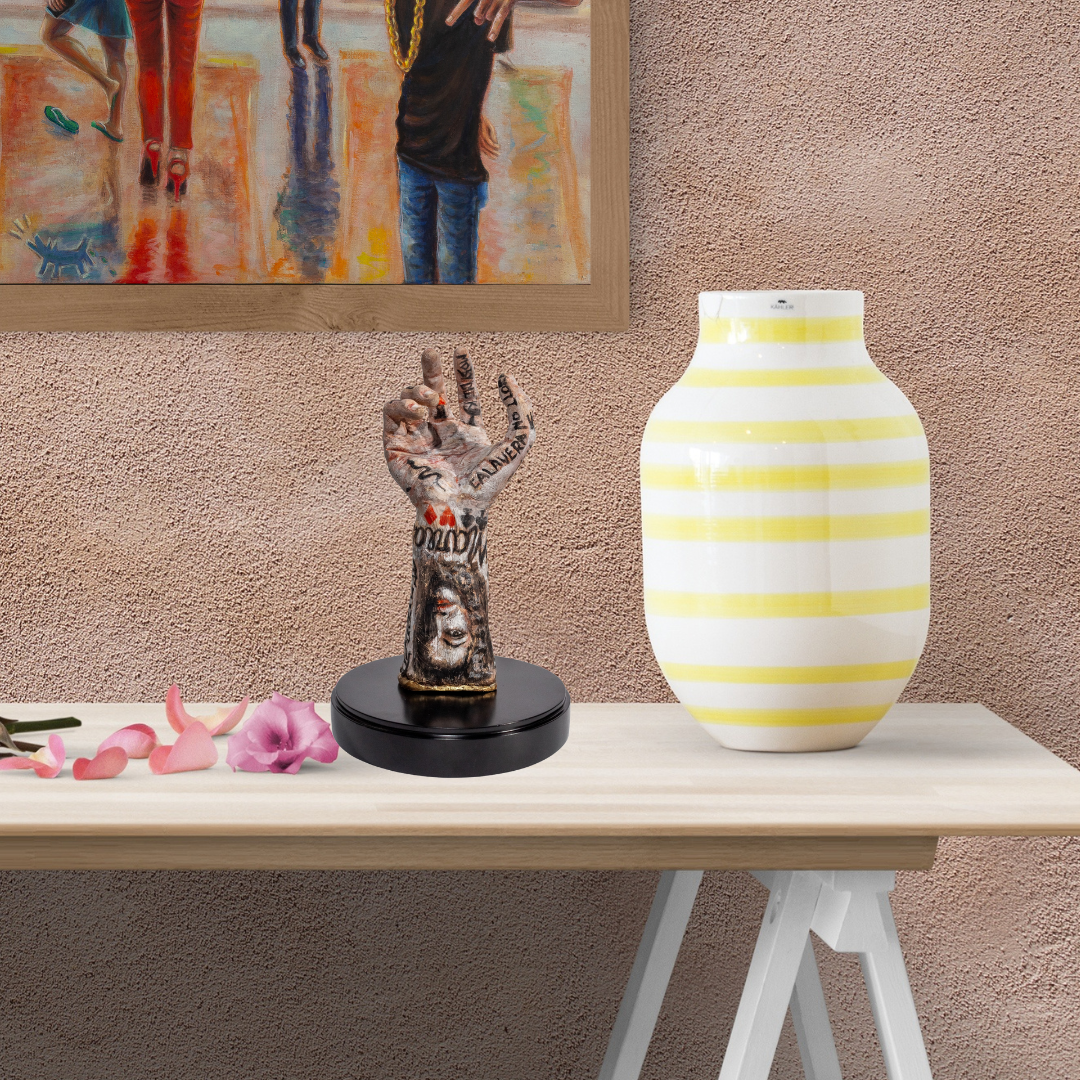 Escultura moderna / Ceramica - Mito-mano de cera y negro de vid-@