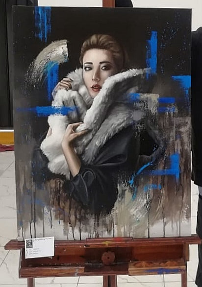 MUJER CON ABRIGO DE MINK