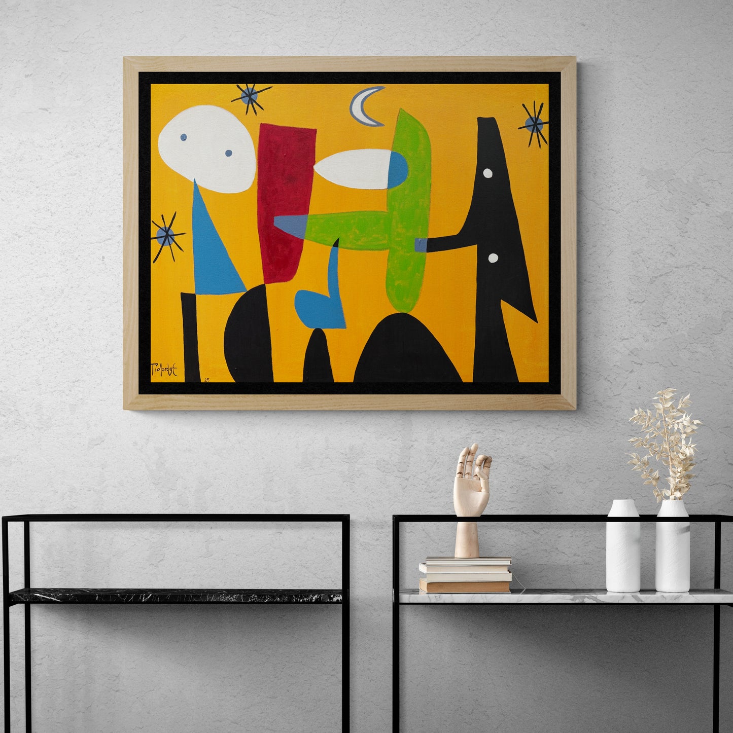 Composición en fondo amarillo