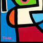 Personaje en fondo azul