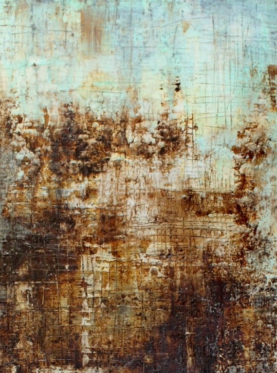"Verde Café" combina la técnica mixta y encaústica para generar una obra de gran profundidad visual. Los colores terrosos, entreverados con capas de cera caliente, crean una sensación de desgaste y evolución. La interacción de la textura y los tonos sugiere una reflexión sobre la naturaleza y el cambio constante.
