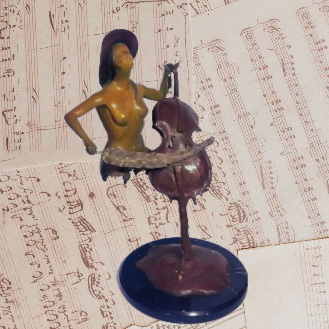 Mujer tocando violonchelo