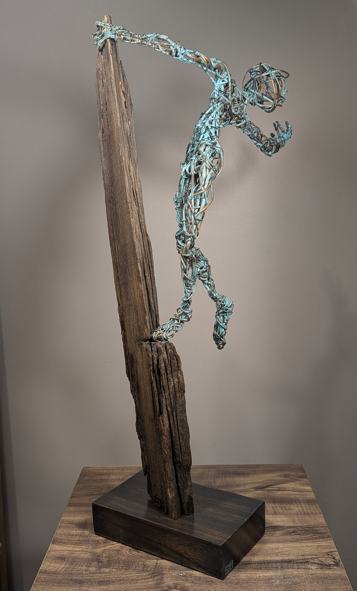 Escultura de cobre - Más allá de la cima