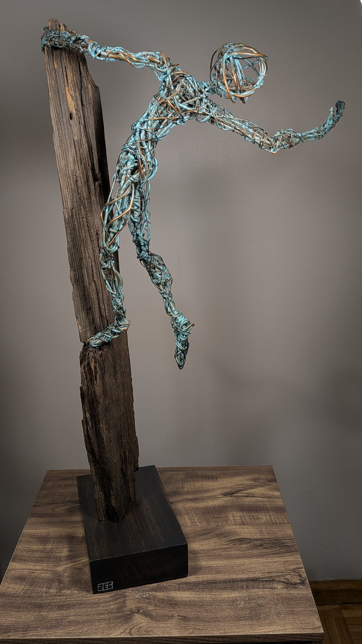 Escultura de cobre - Más allá de la cima