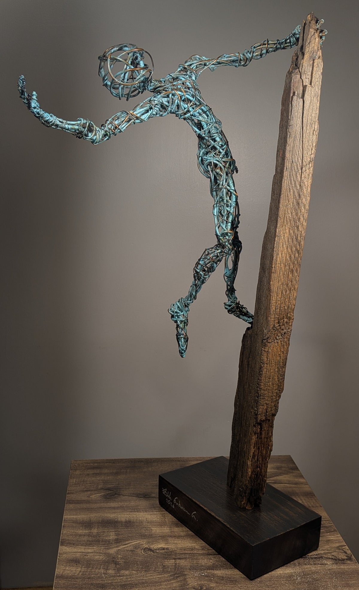 Escultura de cobre - Más allá de la cima