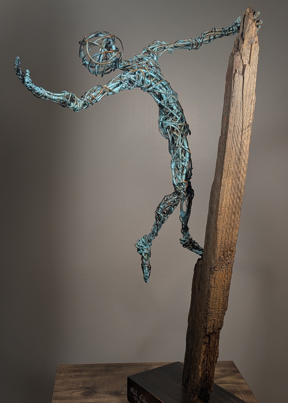 Escultura de cobre - Más allá de la cima