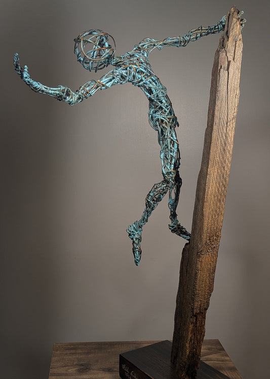 Escultura de cobre - Más allá de la cima