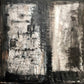 "Poesía del Blanco y Negro" explora el contraste entre la claridad y la oscuridad mediante la técnica mixta. Los trazos gestuales y las capas de pintura evocan emociones intensas, mientras que la composición abstracta sugiere una narración visual que invita al espectador a una interpretación personal y profunda.
