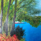 Paisaje con lago azul
