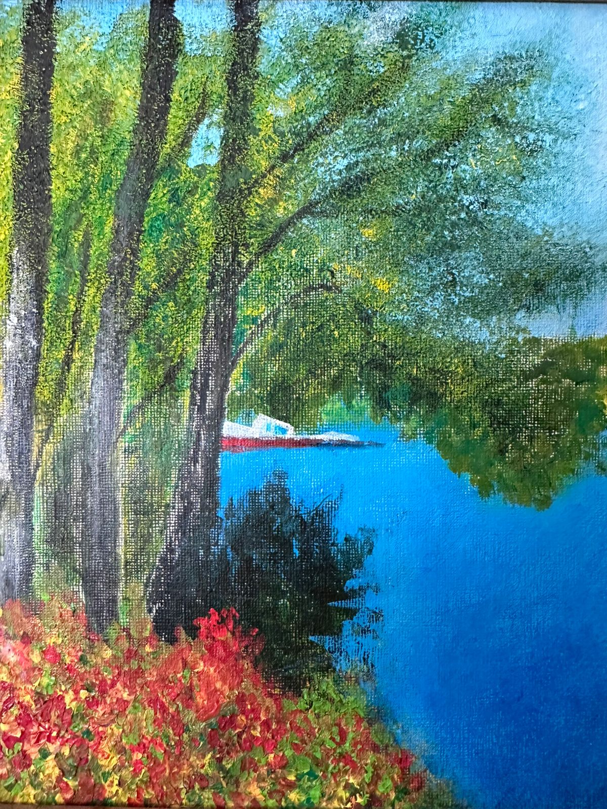 Paisaje con lago azul