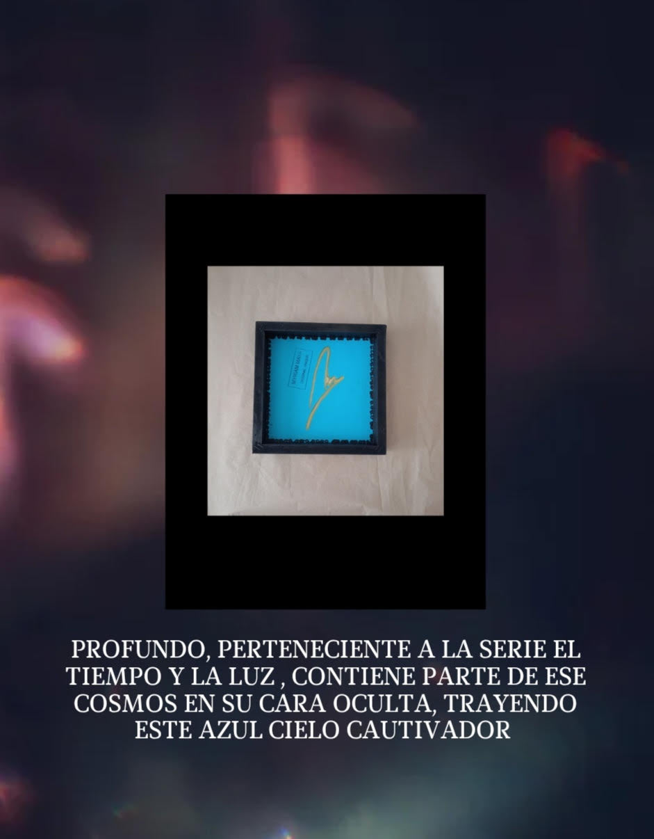 Obra texturizada de formato cuadrado en tonos violetas y azules con soporte metálico - Cuadro abstracto - Profundo