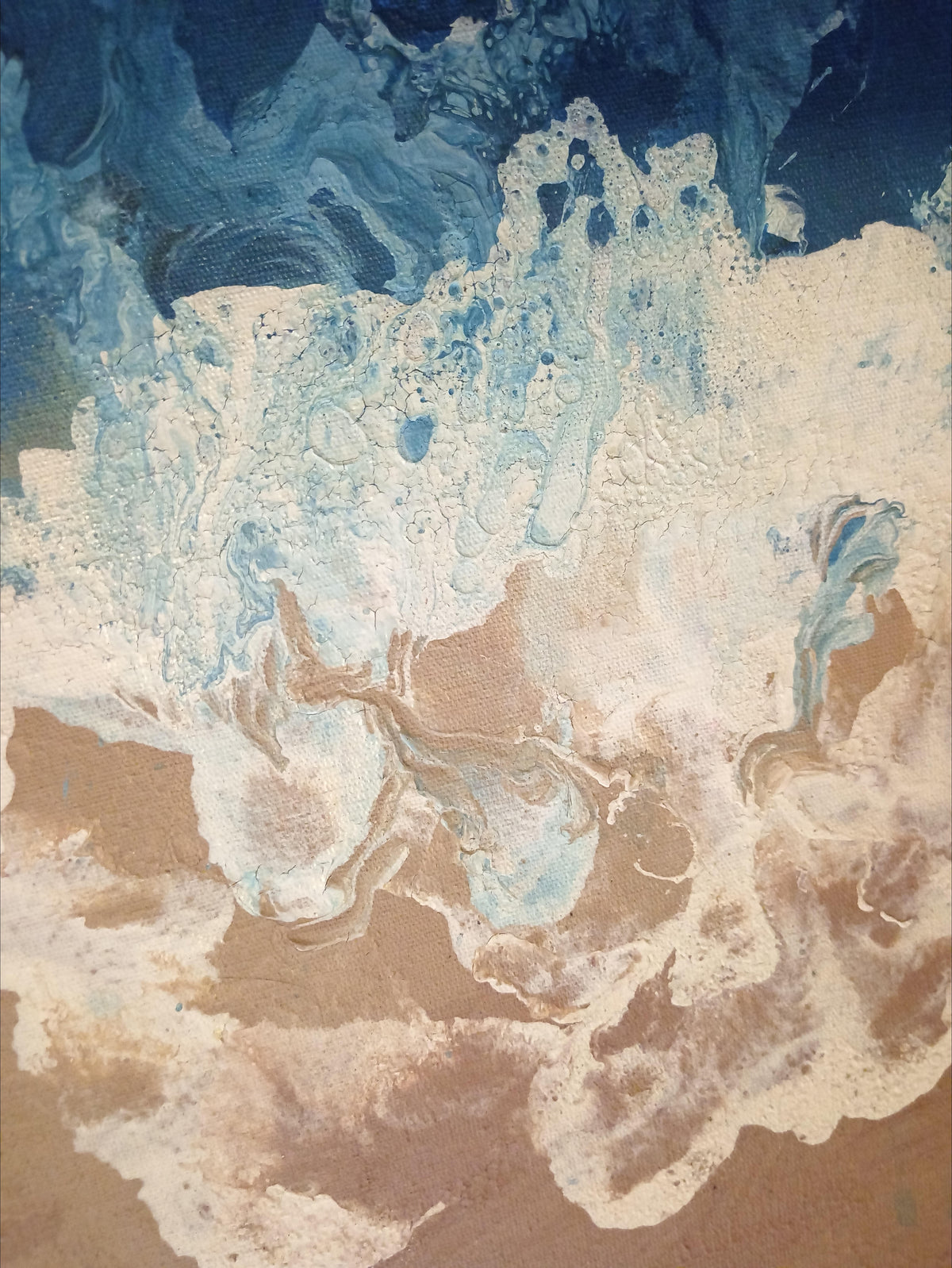 Arte p/sala Eilat: cuadro marino abstracto de olas con texturas realistas en tonos azules y arena