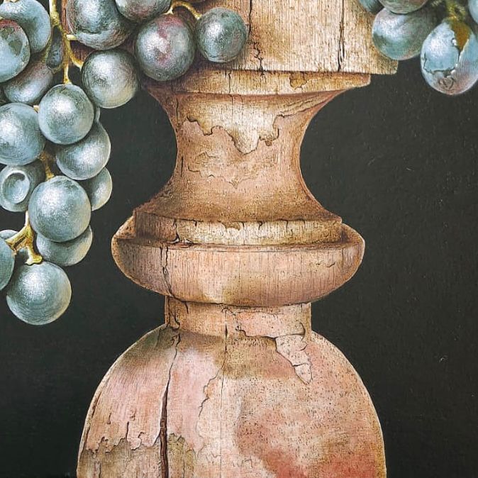 UVAS EN PEDESTAL