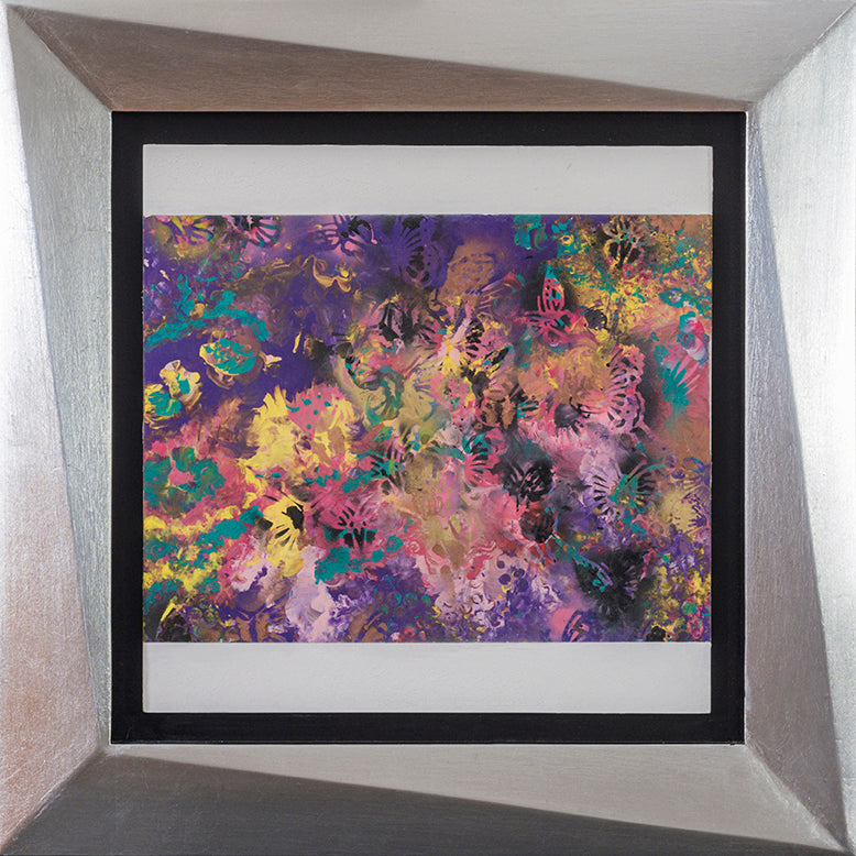 Pintura abstracta floral con relieves sobre un marco geométrico plateado - Cuadro Artístico - Mariposa Monarca